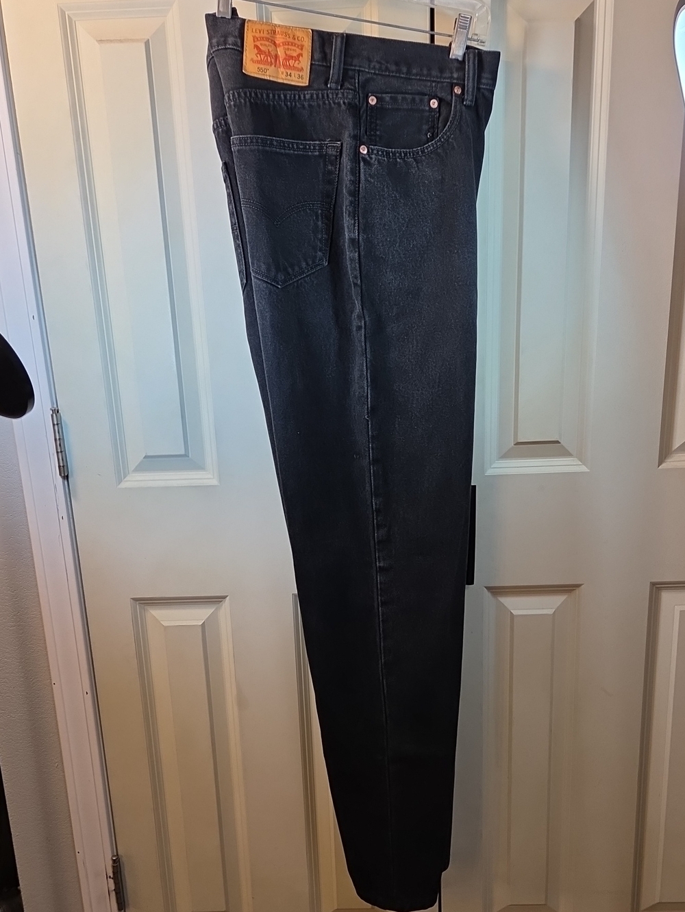 Levi's Men's Black Straight Jeans - Timeless Fit